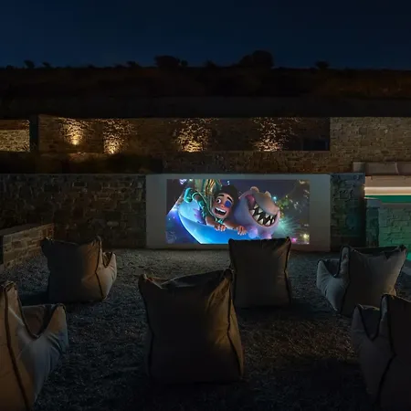 Avera - Brand New With Private Pools And Outdoor Cinema Willa