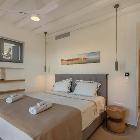 Avera - Brand New With Private Pools And Outdoor Cinema Willa