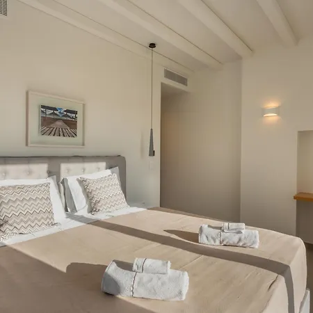 Willa Avera - Brand New With Private Pools And Outdoor Cinema *