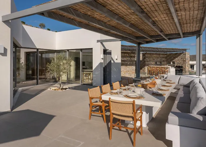 Villa Avera - Brand New With Private Pools And Outdoor Cinema Parikia (Paros)