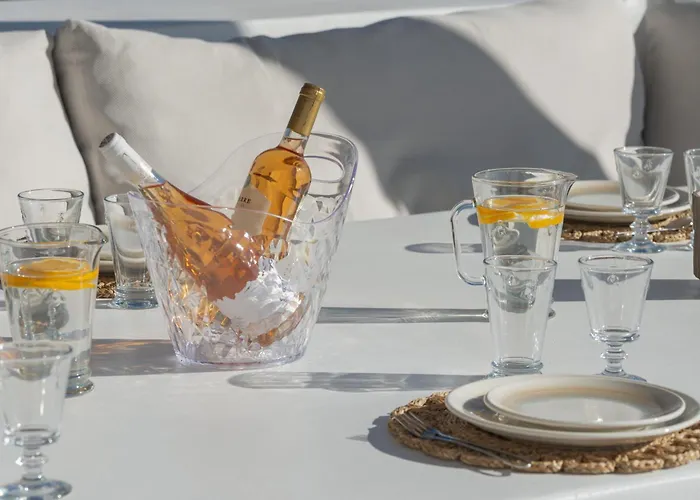 Villa Avera - Brand New With Private Pools And Outdoor Cinema Parikia (Paros)