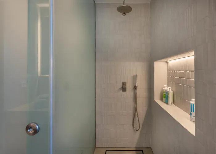 Villa Avera - Brand New With Private Pools And Outdoor Cinema Paro